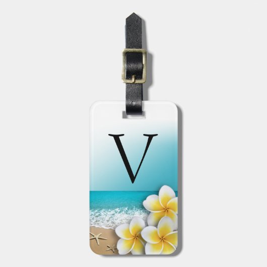 Plumeria Frangipani Bloem Tropisch Strand Monogram Bagagelabel (Voorkant verticaal)