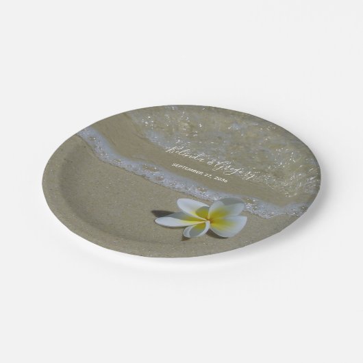 Plumeria Frangipani op zand bruiloft Papieren Bordje (Gekanteld)