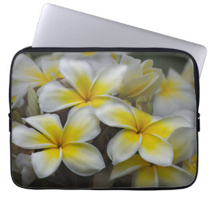 Plumeria, Gele Bloem Fotografie Laptop Sleeve
