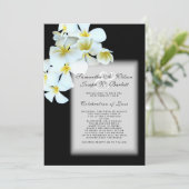 Plumeria op Black Hawaiian Wedding Invitation Kaart (Staand voorkant)