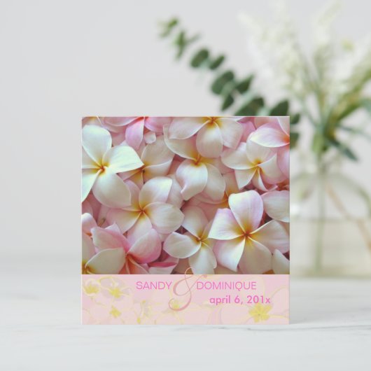 Plumerias op gele achtergrond kaart (Staand voorkant)