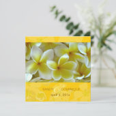 Plumerias op gele achtergrond kaart (Staand voorkant)