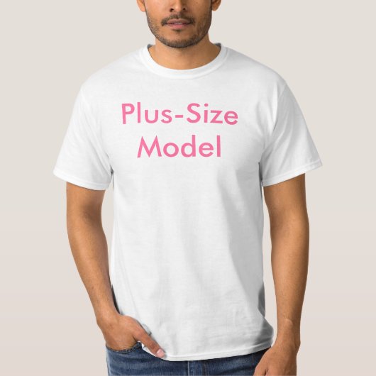 Plus-formaat model t-shirt (Voorkant)