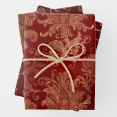 Plush Burgundy Red en Gold Damask Inpakpapier Vel (In situ)
