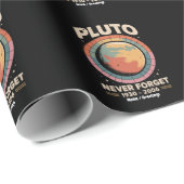 Pluto 1930-2006: een grappige retro-ruimte cadeaupapier (Rol Hoek)