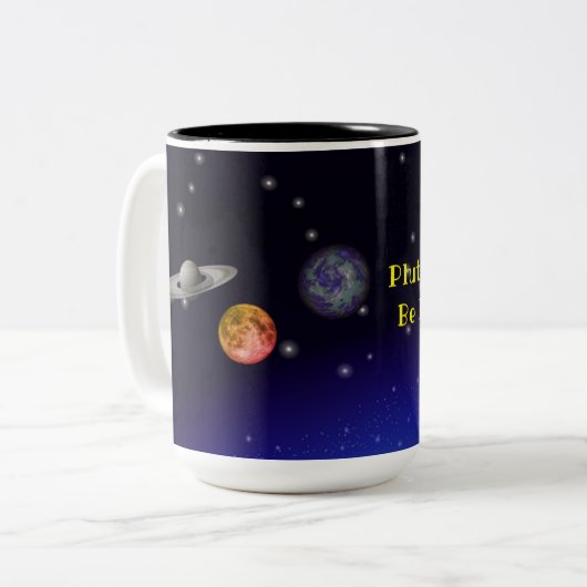 'Pluto Must Be Lonely' winkel banner Mok (Voorkant links)