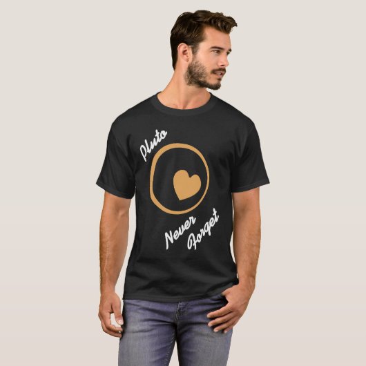 PLUTO Never Forget Retro  Astronomer  Present T-shirt (Voorkant volledig)