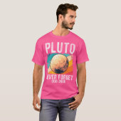 Pluto Nooit Vergeten 1930-2006 Pluto Astronomie Vi T-shirt (Voorkant volledig)