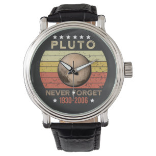 Pluto vergeet nooit 1930-2006 horloge