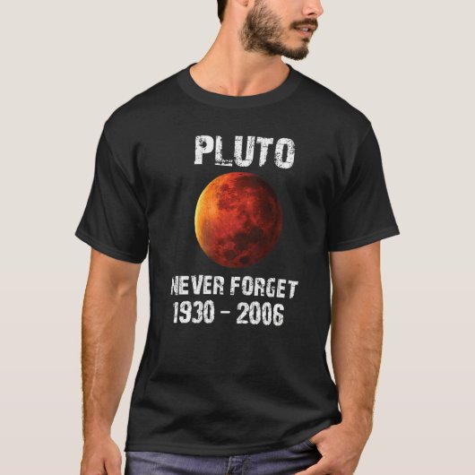 Pluto vergeet nooit 1930 2006 t-shirt (Voorkant)