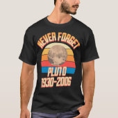 Pluto vergeet nooit 1930-2006 t-shirt (Voorkant)
