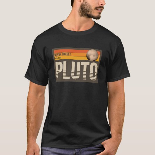 Pluto vergeet nooit de ruimte t-shirt (Voorkant)