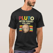 Pluto vergeet nooit Funny Space Astronomy Science  T-shirt (Voorkant)
