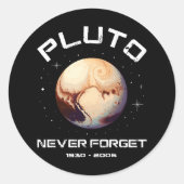 Pluto vergeet nooit ronde sticker (Voorkant)