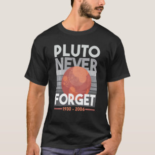 Pluto vergeet nooit Science Space Planet Funny Tea T-shirt