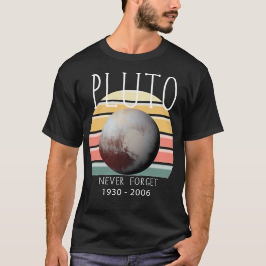 Pluto vergeet nooit t-shirt (Voorkant)