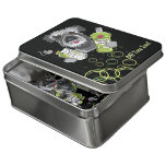 Pluto's GNT Time Zone Puzzel<br><div class="desc">Oh jongen! 60 stukken van Pluto om je denkdoos mee te laten hangen. Een klein en leuk puzzelend Pluto-avontuur dat slechts 8x10 meet wanneer het klaar is. Ook, is het een beetje iets om te spelen wanneer u de Tijdzone van GNT bezoekt! Het wordt allemaal weggeknoopt in een nichtblikdoos met...</div>
