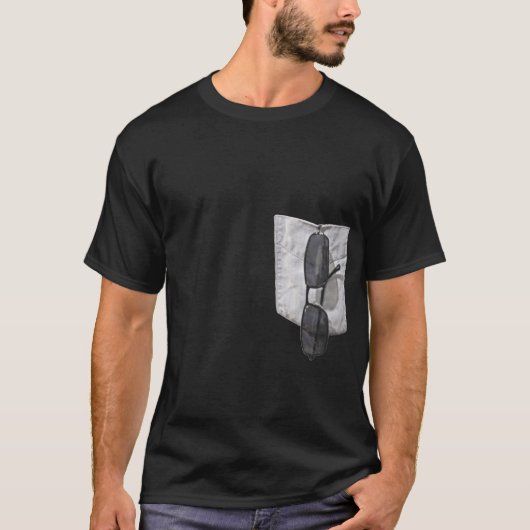 Pocket met zonnebril buiten t-shirt (Voorkant)