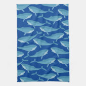 Pod walvissen die donkerblauw zwemmen theedoek (Verticaal)