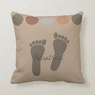 Podiatrist Nap Pillow Brown II Kussen