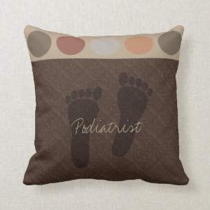 Podiatrist Nap Pillow Brown Kussen