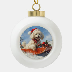 Poedel Hond in Sledge Laat het Sneeuw Kerstmis Keramische Bal Ornament