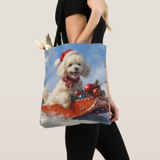Poedel Hond in Sledge Laat het Sneeuw Kerstmis Tote Bag (Dichtbij)