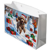 Poedel loopt in de sneeuw met kerst Pet Groot Cadeauzakje (Achterkant Gekanteld)