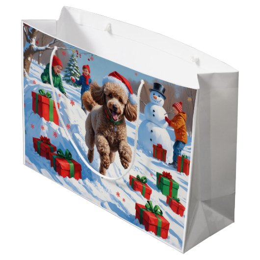 Poedel loopt in de sneeuw met kerst Pet Groot Cadeauzakje (Achterkant Gekanteld)