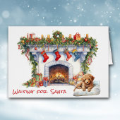 Poedel Puppy Wachten op Kerstmis open haard