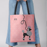 Poedel Rok Hond Retro Pink 50s Modern Monogram Tote Bag<br><div class="desc">Deze schattige Franse poedel all-over-print canvas tas uit de jaren 50 is afgeleid van de klassieke poedelrokken uit de jaren 50. De uitziende zwarte en grijze hond heeft pompons van vacht met schattige polkadots en een roze strik op zijn hoofd. Het heeft ook een zwarte lijn in stencil stijl. De...</div>