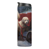 Poedel Snowy Sleigh Kerst Decor Thermosbeker (Geroteerd rechts)
