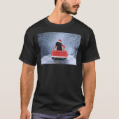 poedelhond in sneeuw zittend in kerstwagen lang t-shirt (Voorkant)