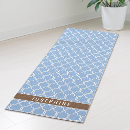 Poederblauw en bruin traliewerkpatroon met naam yogamat