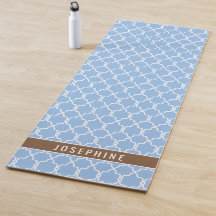 Poederblauw en bruin traliewerkpatroon met naam