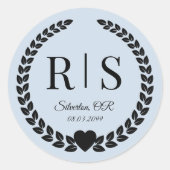 Poederblauwe Trouw Monogram Initiaal Ronde Sticker (Voorkant)