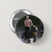 Poetin rijdt een beer! ronde button 5,7 cm (Voorkant /achterkant)