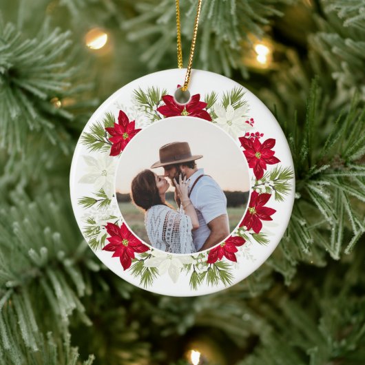 Poinsettia Bloem en Pine Ronde Kerstmis Keramisch Ornament (Boom)