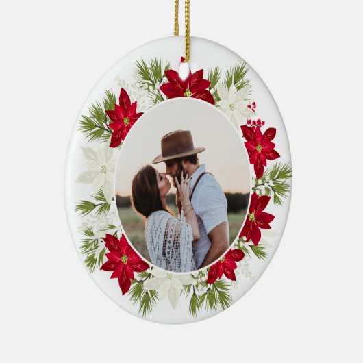 Poinsettia Bloem en Pine Ronde Kerstmis Keramisch Ornament (Rechts)