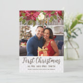 Poinsettia Rustic Wood Foto 1e Kerstmis Mr Mrs Feestdagenkaart (Staand voorkant)