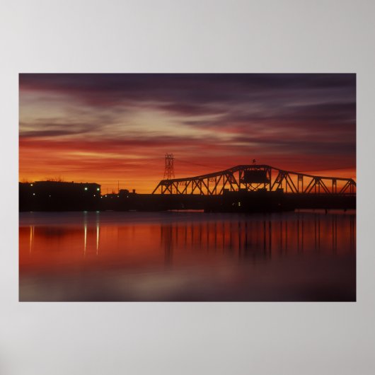Point Street Bridge Sunrise Poster (Voorkant)