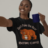 Poke het Beer niet voor de koffie T-shirt