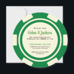Poker Chip Green en White Las Vegas Wedding Kaart<br><div class="desc">Daag je gasten af door hen deze groene en griezelige witte pokerchips trouwuitnodigingen te sturen. Ze wachten vol ongeduld om bij je te zijn op deze leuke bruiloft.</div>