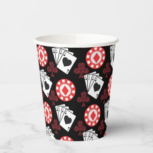 Poker Th-speelkaarten en Red Diamond Pattern Papieren Bekers (Links)