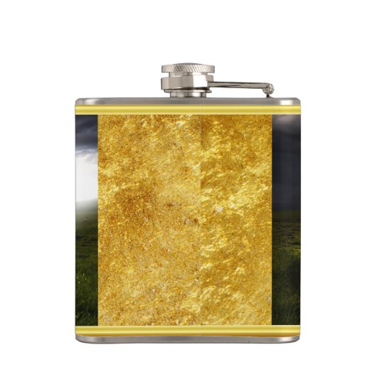 Polair beer dat het houten noord-poolbord bekijkt heupfles (Achterkant)