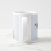 Polair beer rolt in sneeuw, Noorwegen Grote Koffiekop (Achterkant)