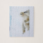 Polair beer rolt in sneeuw, Noorwegen Legpuzzel (Verticaal)