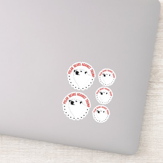 Polaire Beren tegen Trump Sticker (Detail)