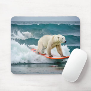 Polar Beer surfen op een surfplank Muismat