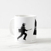 Police & Granny Koffiemok (Voorkant links)